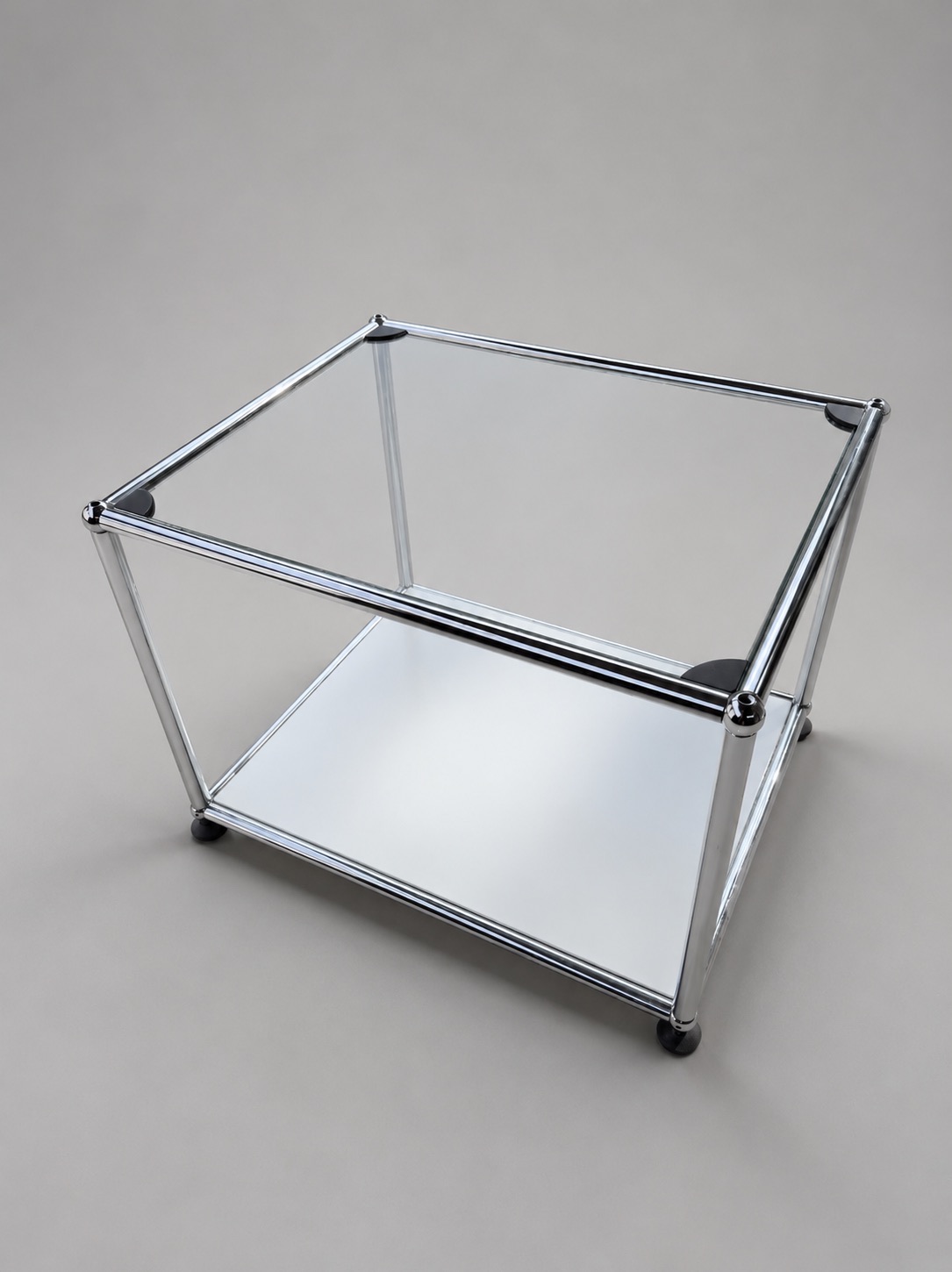 Beistelltisch mit Glasplatte